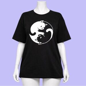 2 FOR $28 | Hot Topic Ying-Yang Kitties Black and White Graphic Tee